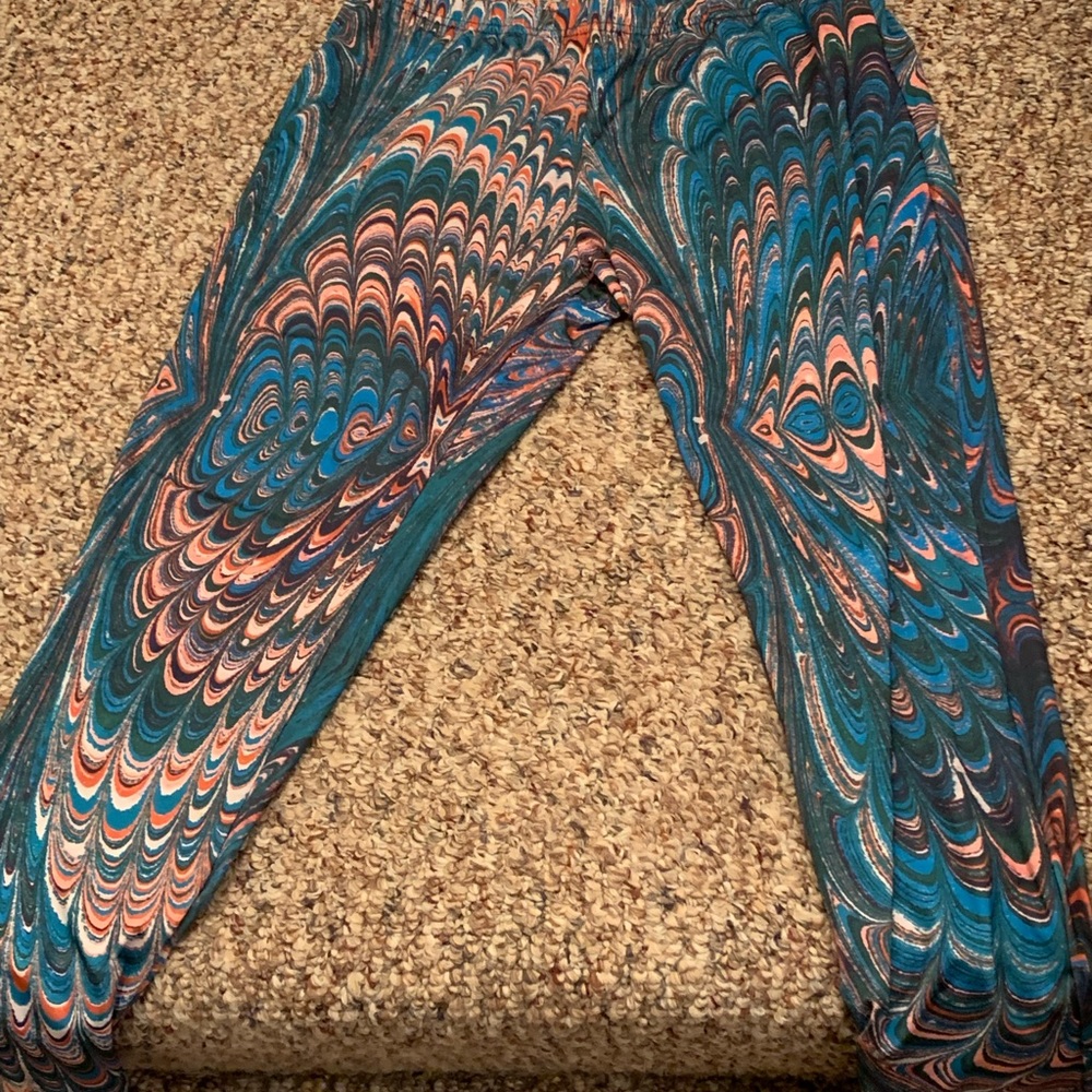 NWOT Pretty Peacock leggings